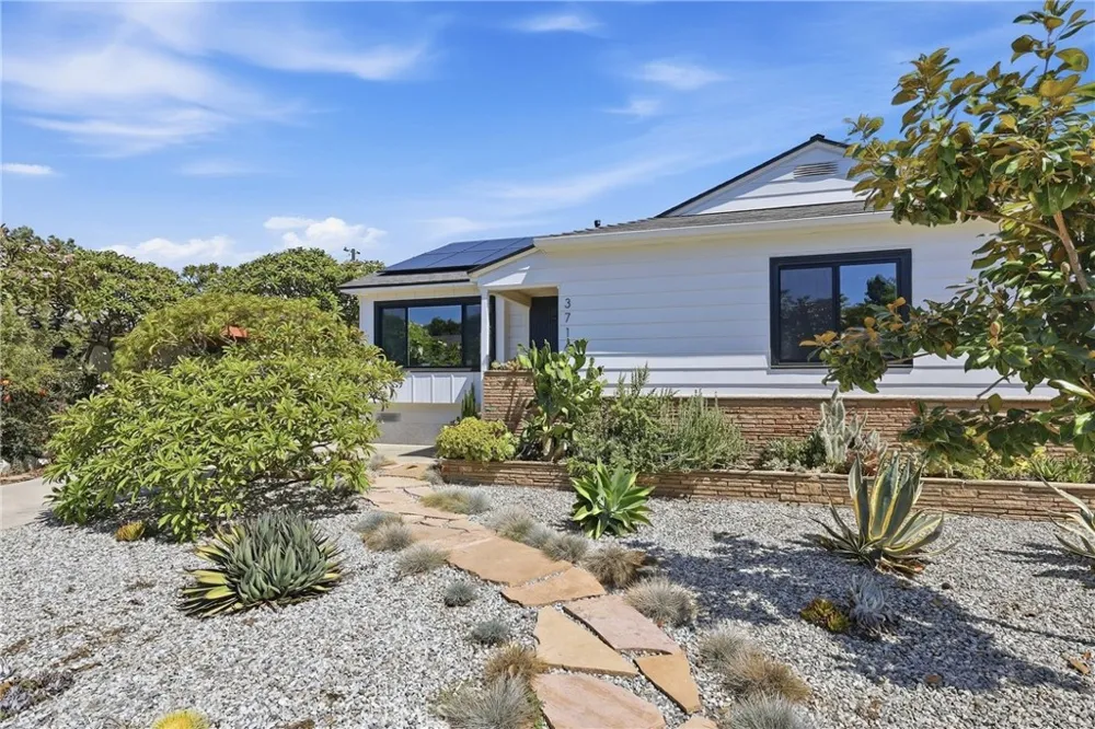 3716 Nipomo Long Beach, CA 90808