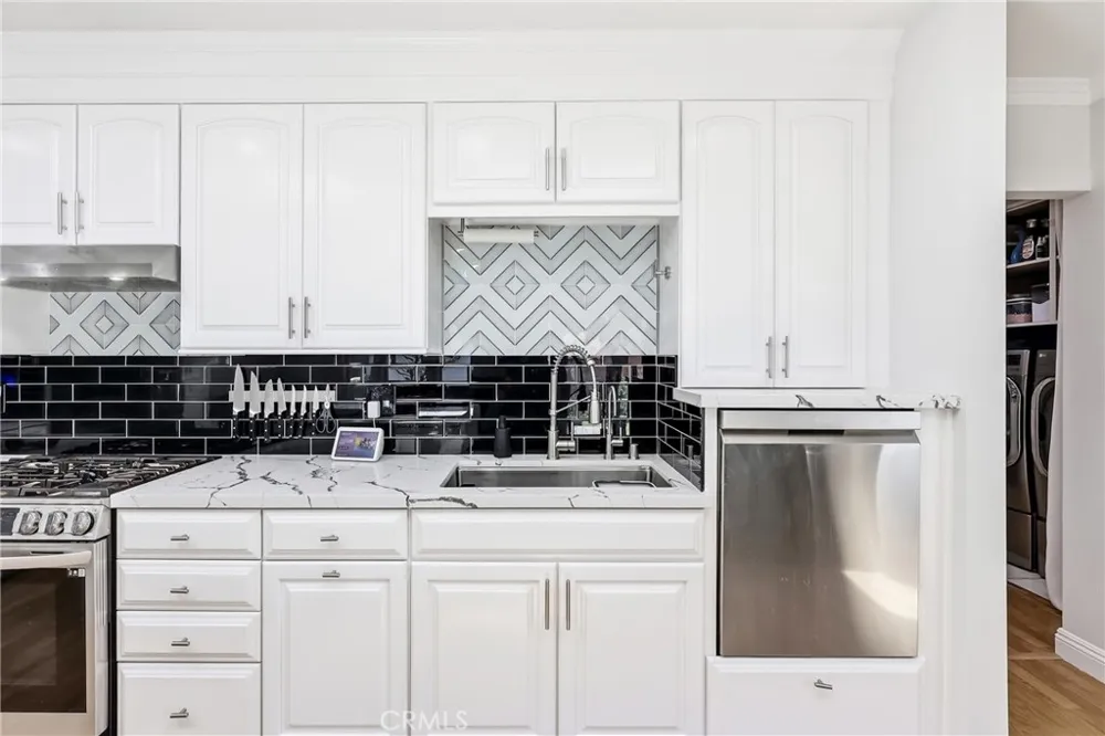 3716 Nipomo Long Beach, CA 90808