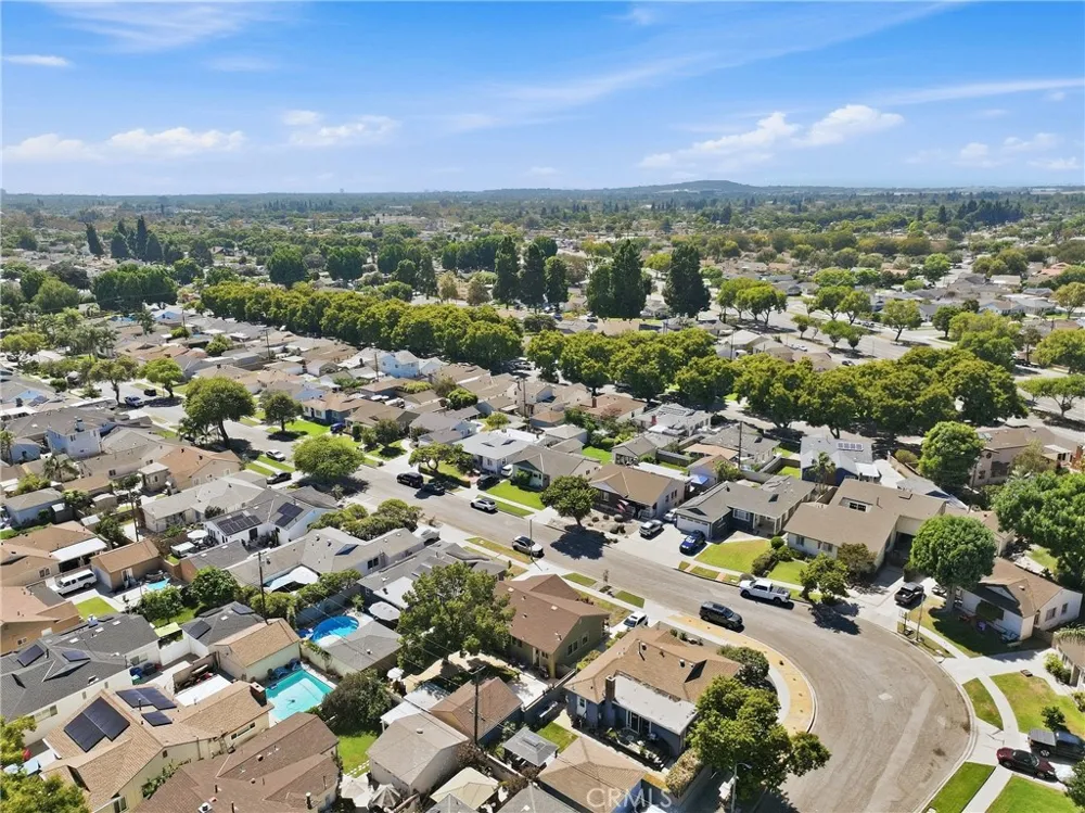 3716 Nipomo Long Beach, CA 90808