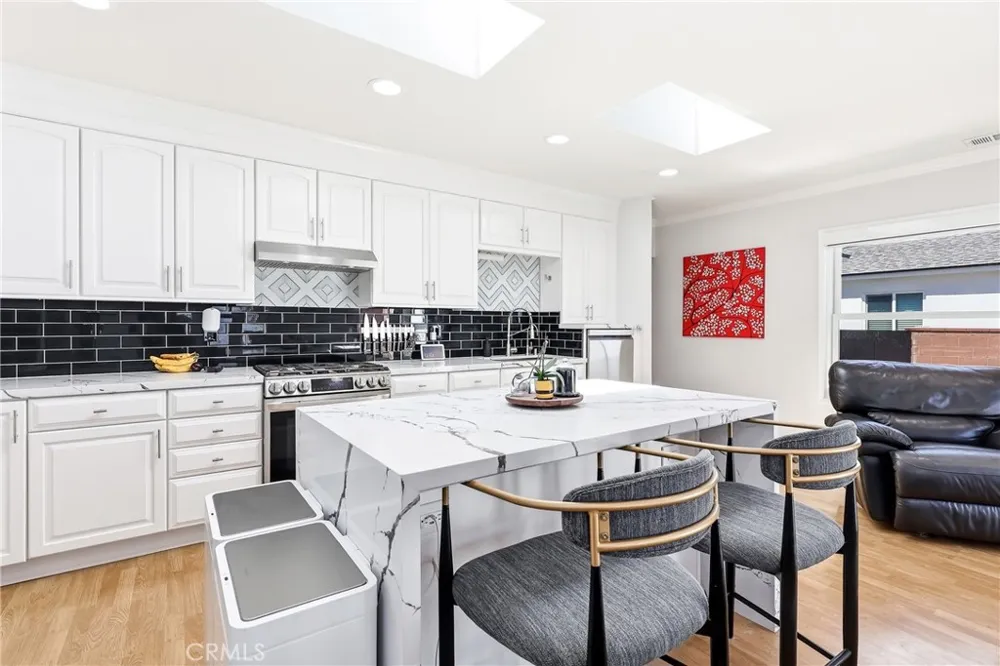 3716 Nipomo Long Beach, CA 90808