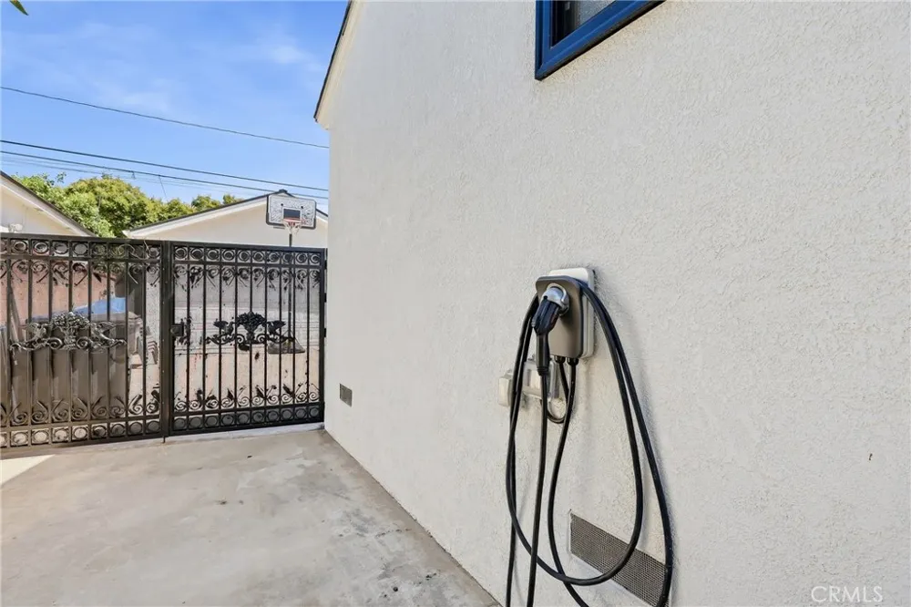 3716 Nipomo Long Beach, CA 90808
