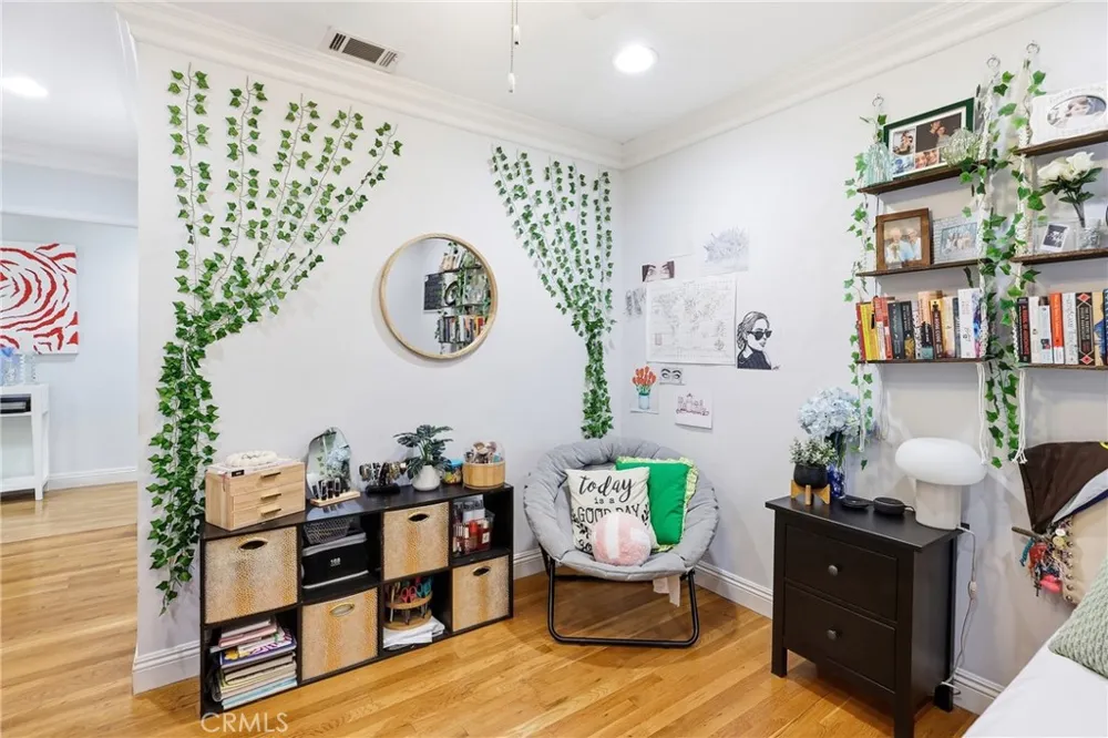 3716 Nipomo Long Beach, CA 90808