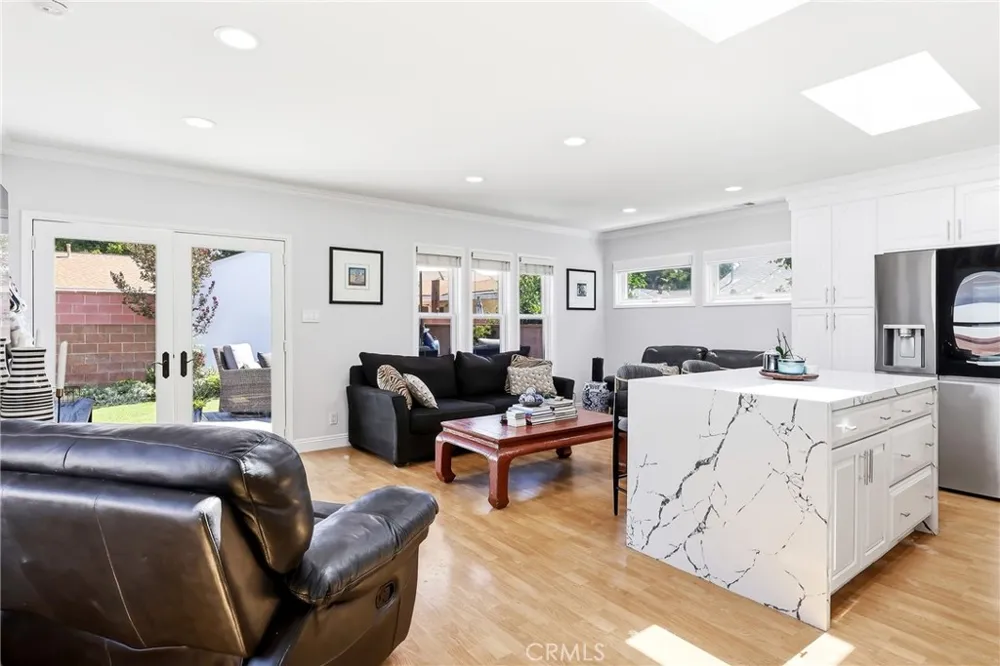 3716 Nipomo Long Beach, CA 90808