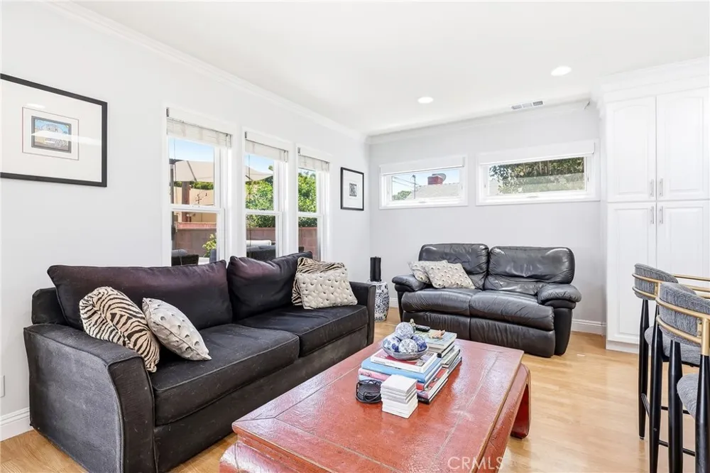 3716 Nipomo Long Beach, CA 90808