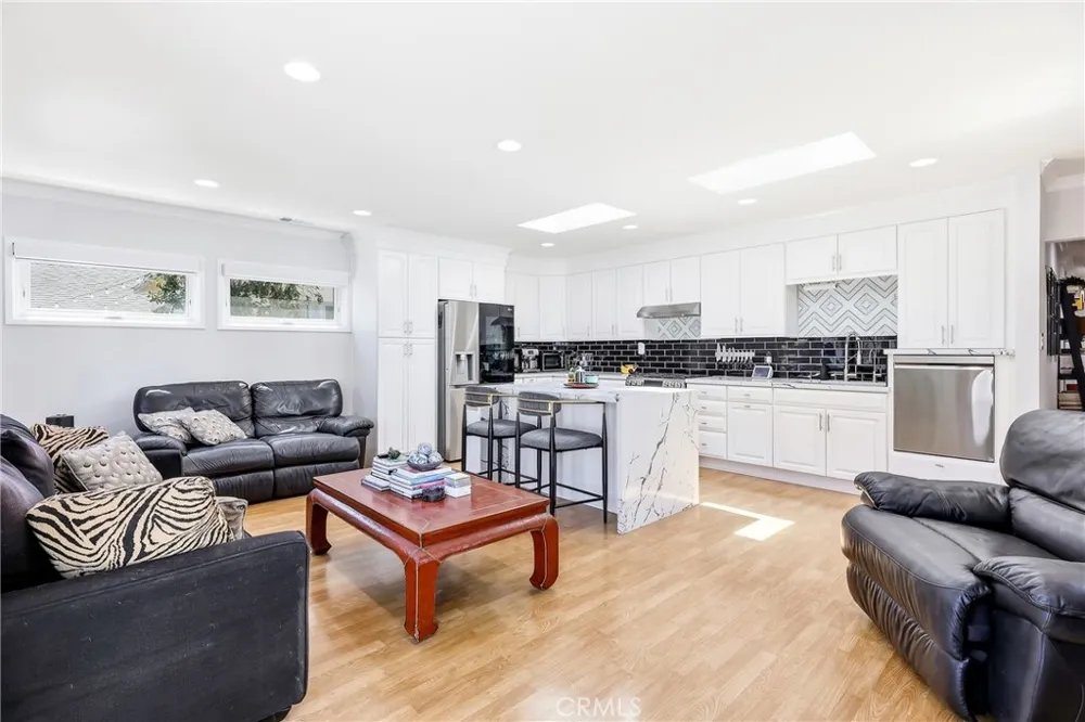 3716 Nipomo Long Beach, CA 90808