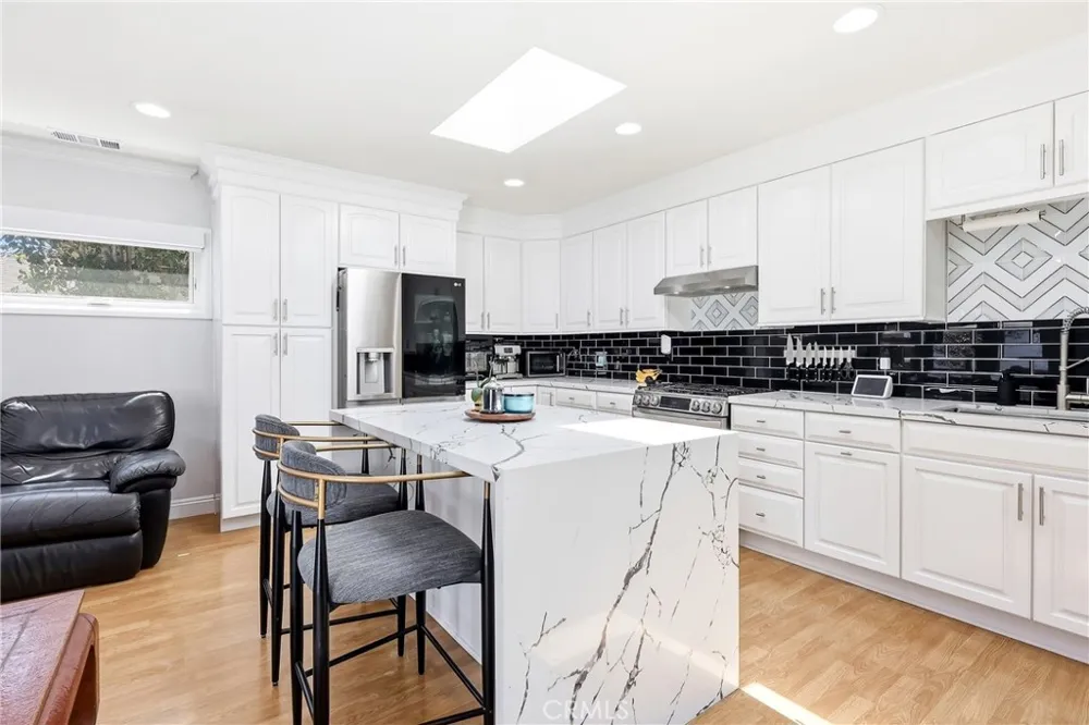 3716 Nipomo Long Beach, CA 90808