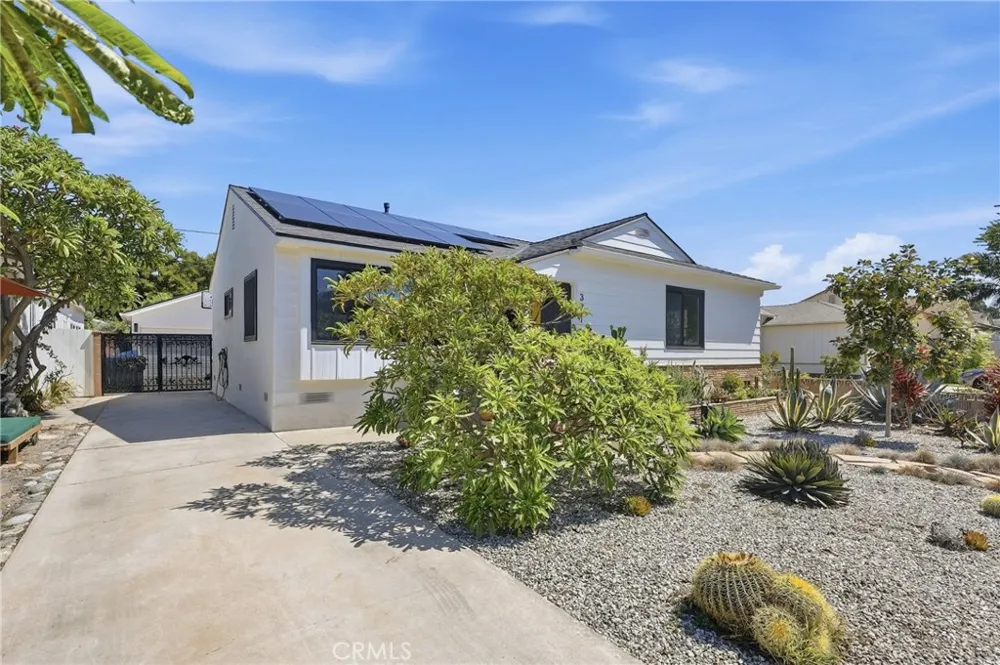 3716 Nipomo Long Beach, CA 90808