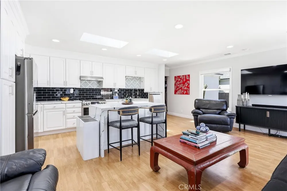 3716 Nipomo Long Beach, CA 90808