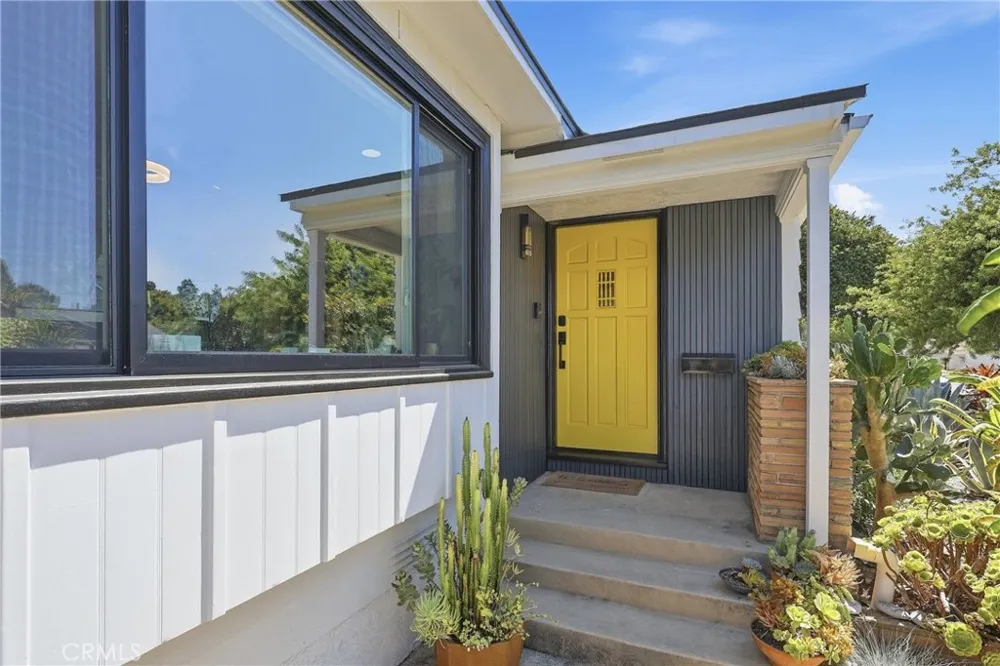 3716 Nipomo Long Beach, CA 90808