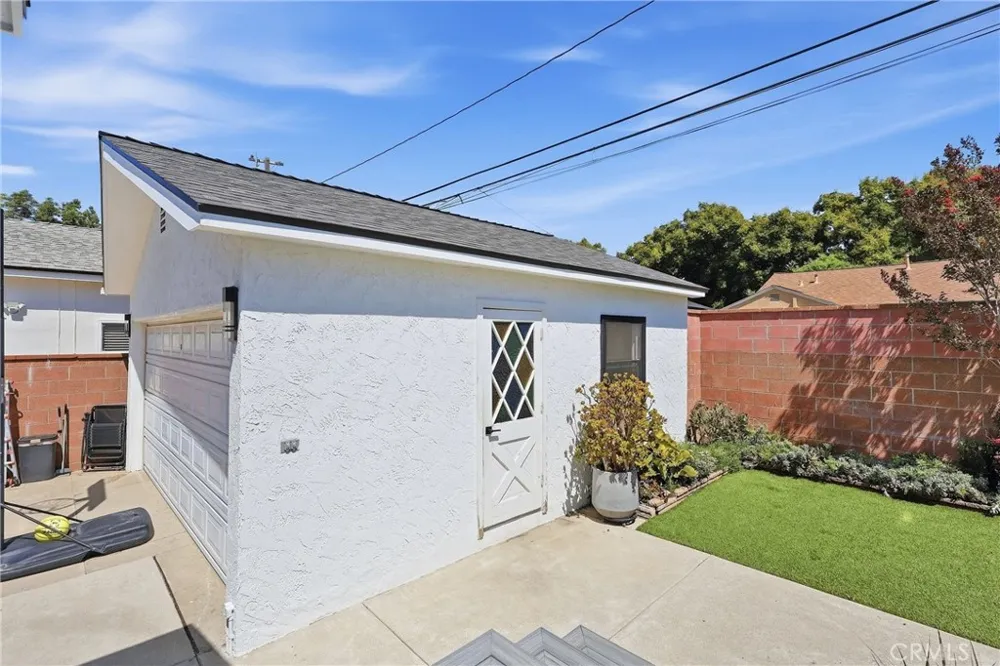 3716 Nipomo Long Beach, CA 90808