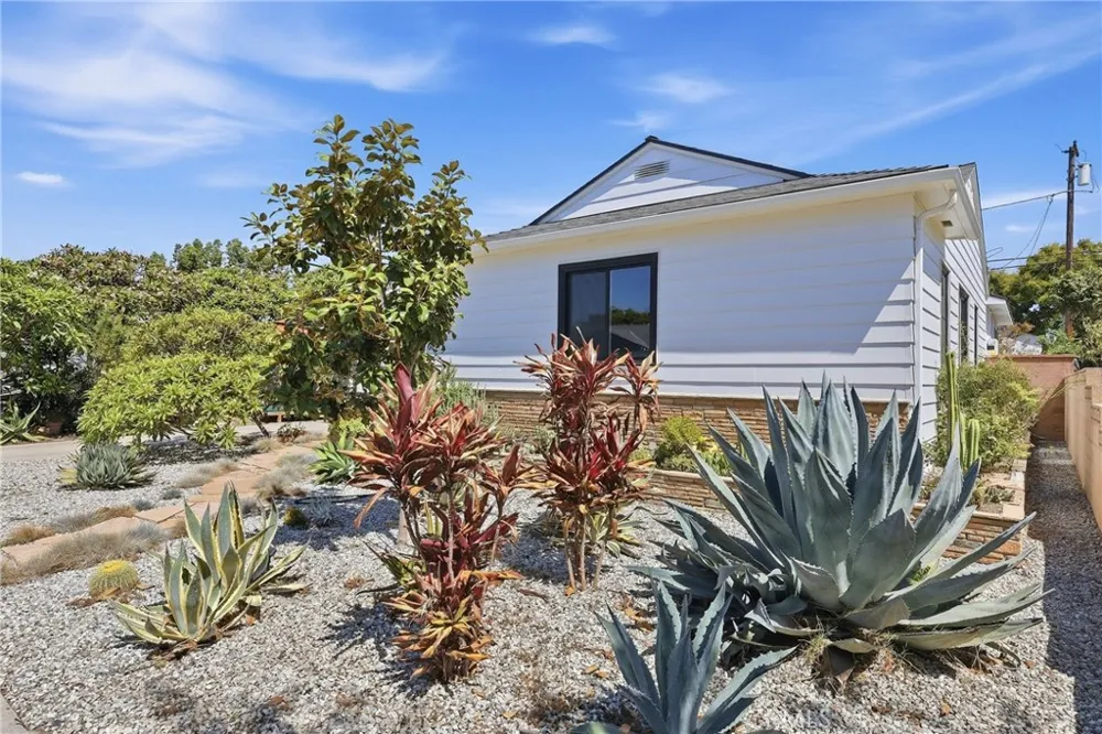 3716 Nipomo Long Beach, CA 90808