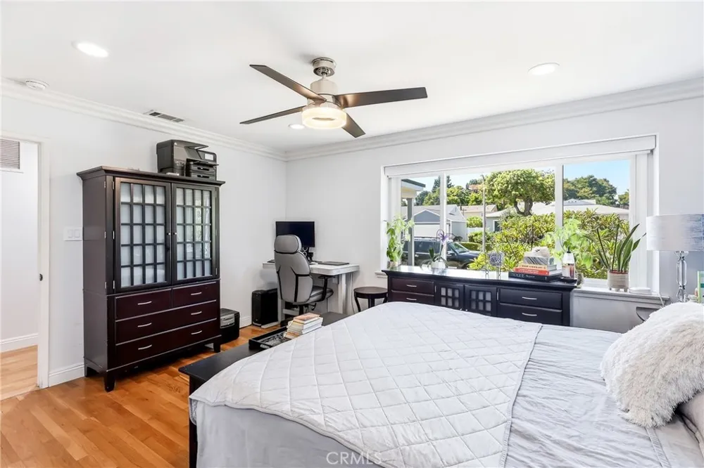 3716 Nipomo Long Beach, CA 90808