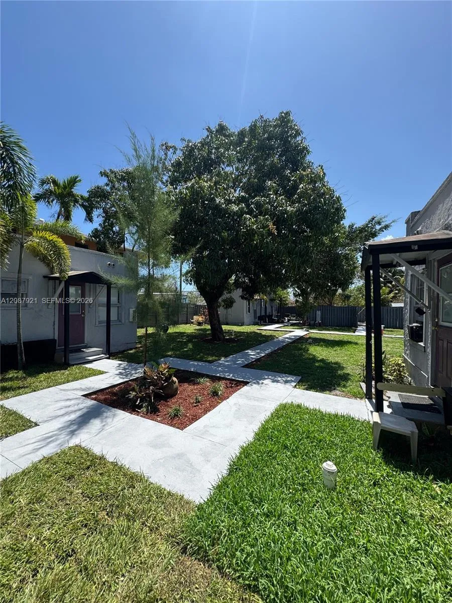 25 SW 10th St #11 Dania Beach, FL 33004