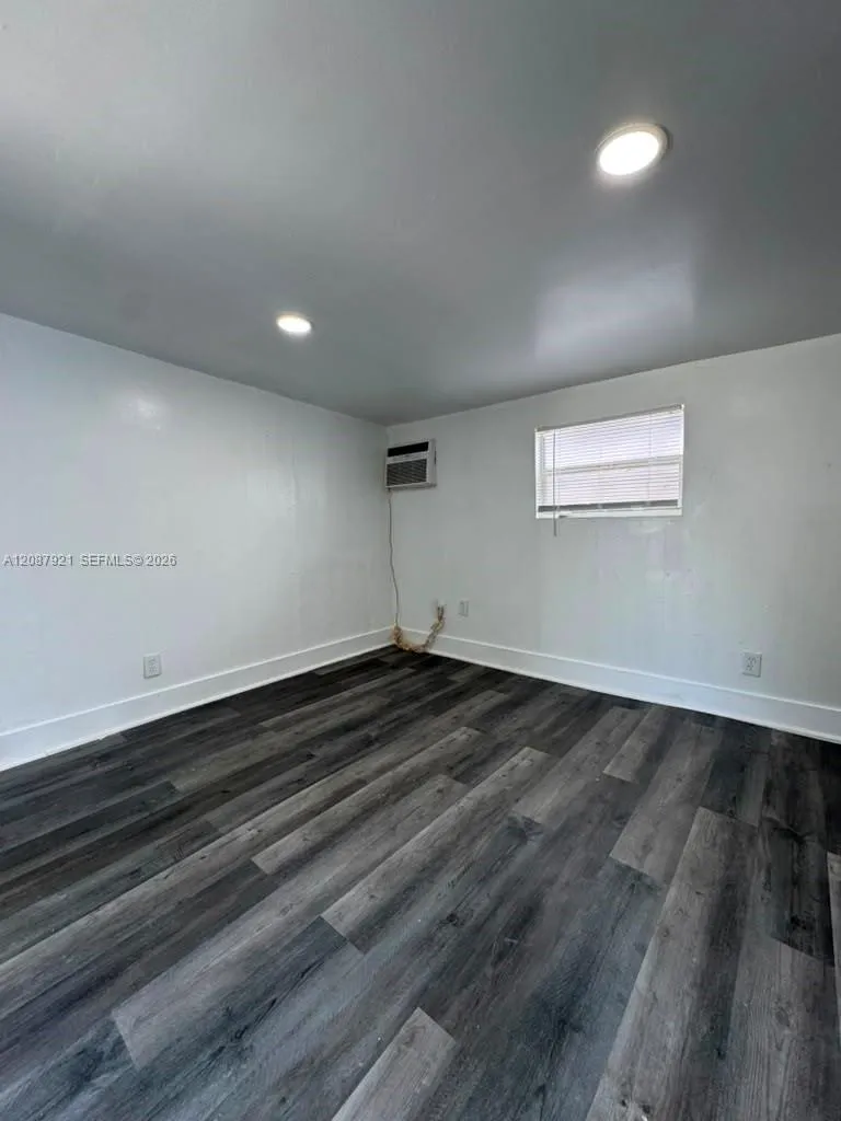 25 SW 10th St #11 Dania Beach, FL 33004