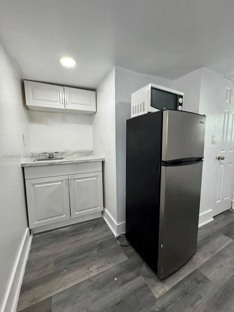 25 SW 10th St #11 Dania Beach, FL 33004
