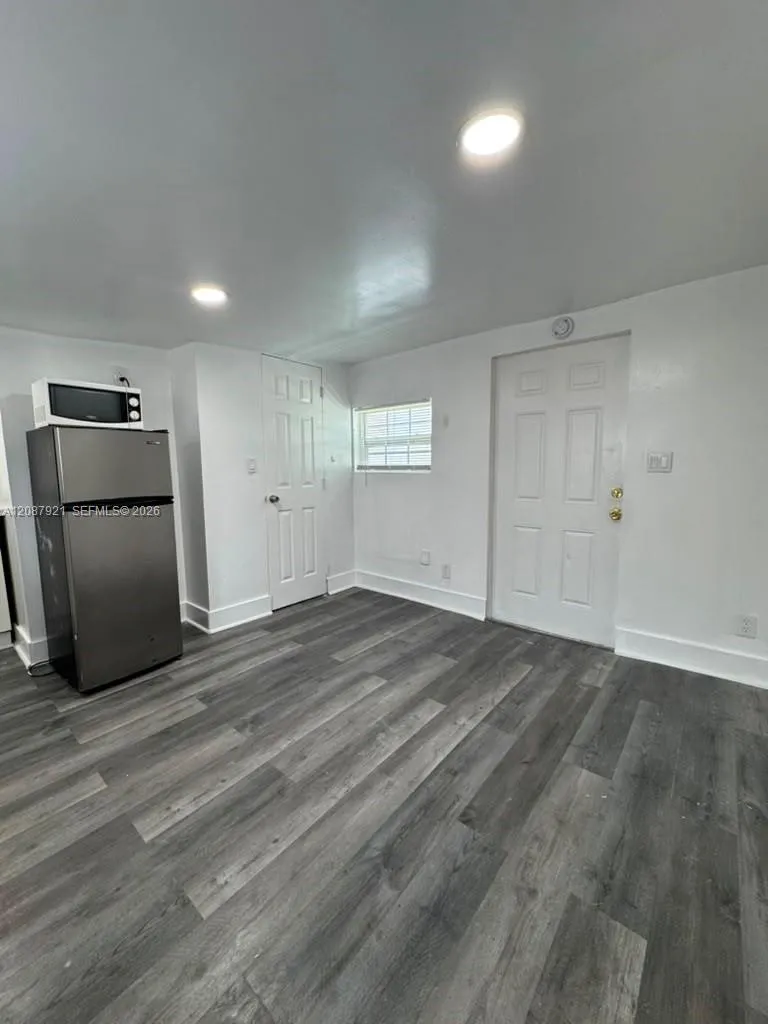 25 SW 10th St #11 Dania Beach, FL 33004