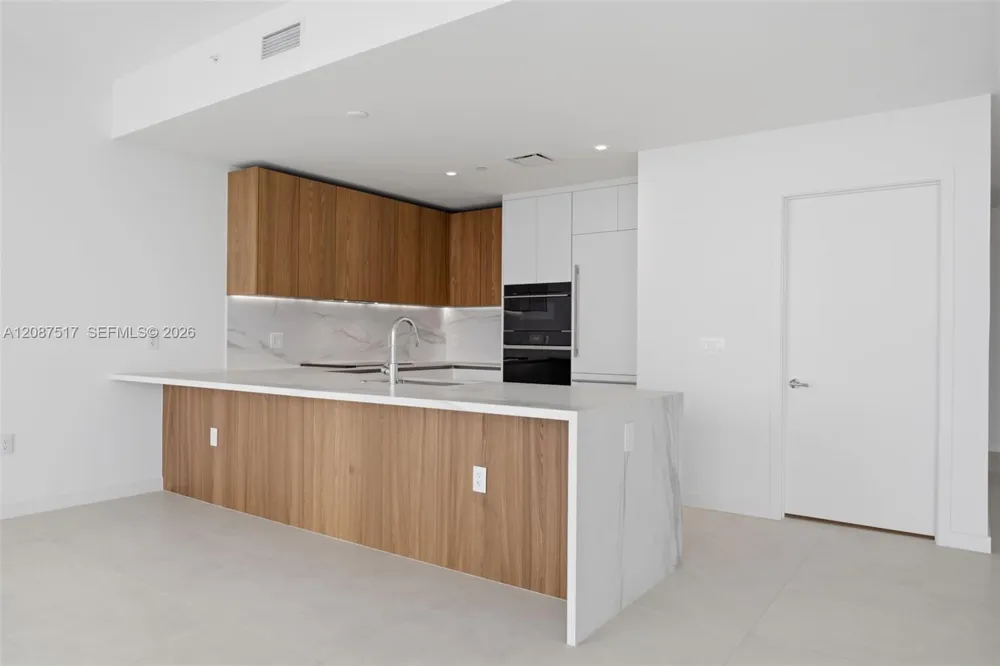 1400 BISCAYNE BLVD #4604C Miami, FL 33132