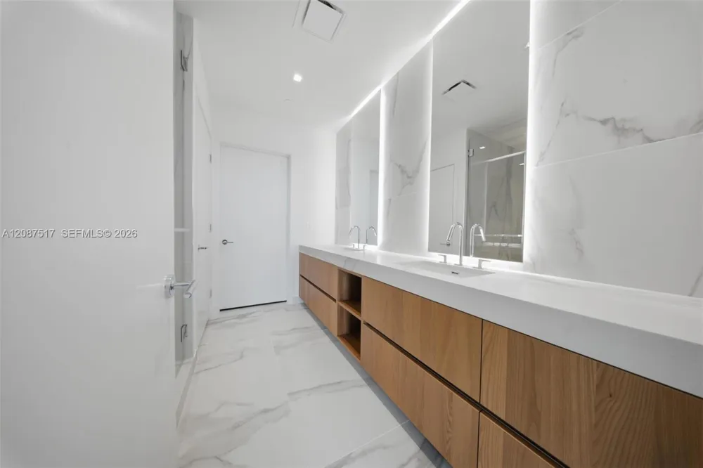 1400 BISCAYNE BLVD #4604C Miami, FL 33132