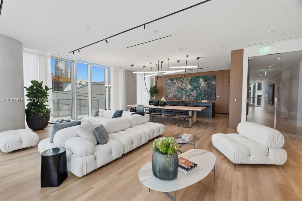 1400 BISCAYNE BLVD #4604C Miami, FL 33132