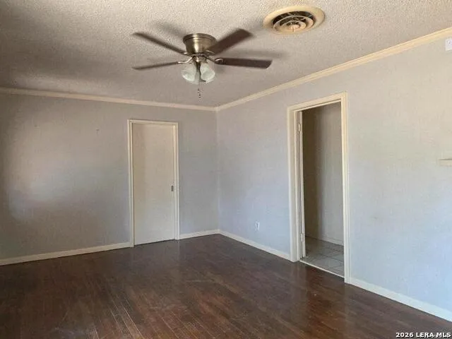 807 Frio Cotulla, TX 78014