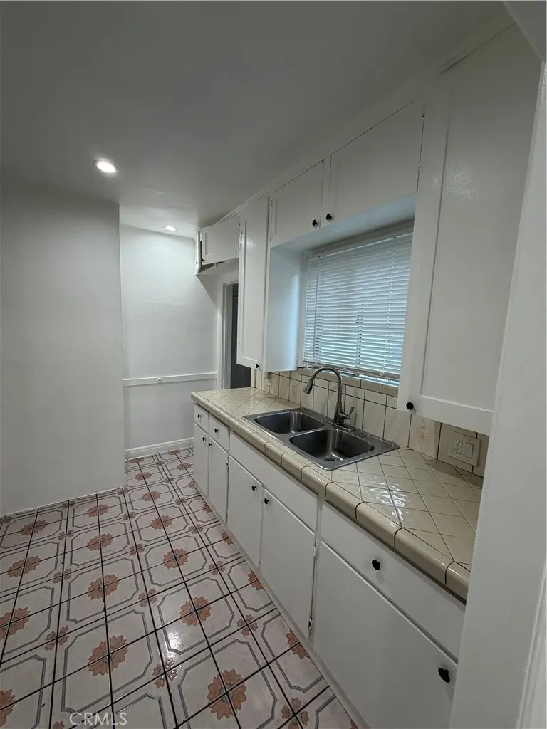 1802 E Glenoaks Glendale, CA 91206