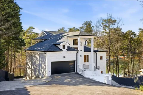 2390 Peachtree Road