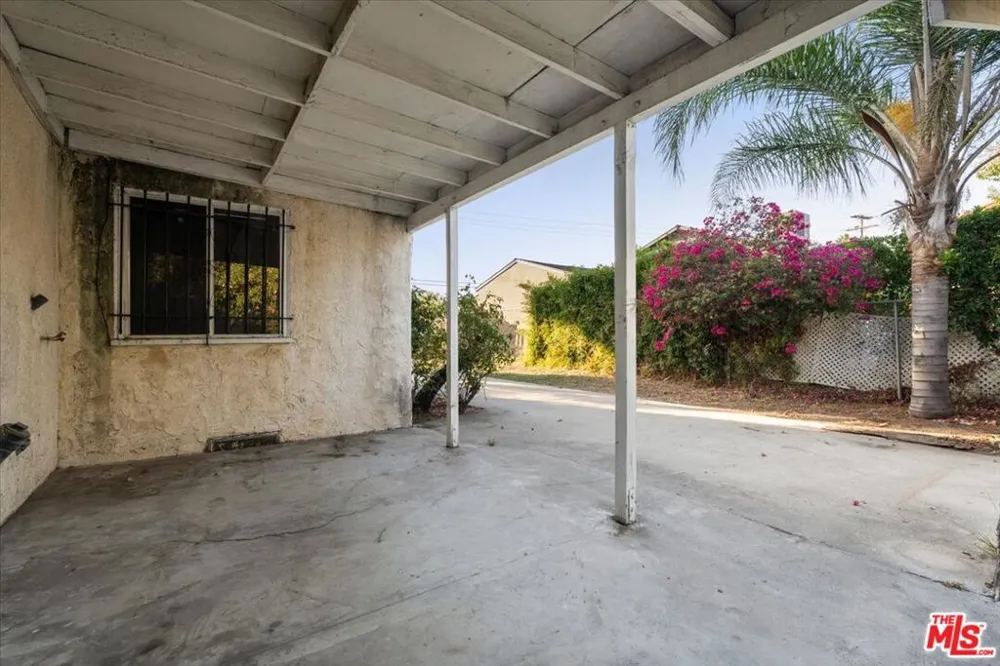 2548 Casitas Avenue Altadena, CA 91001