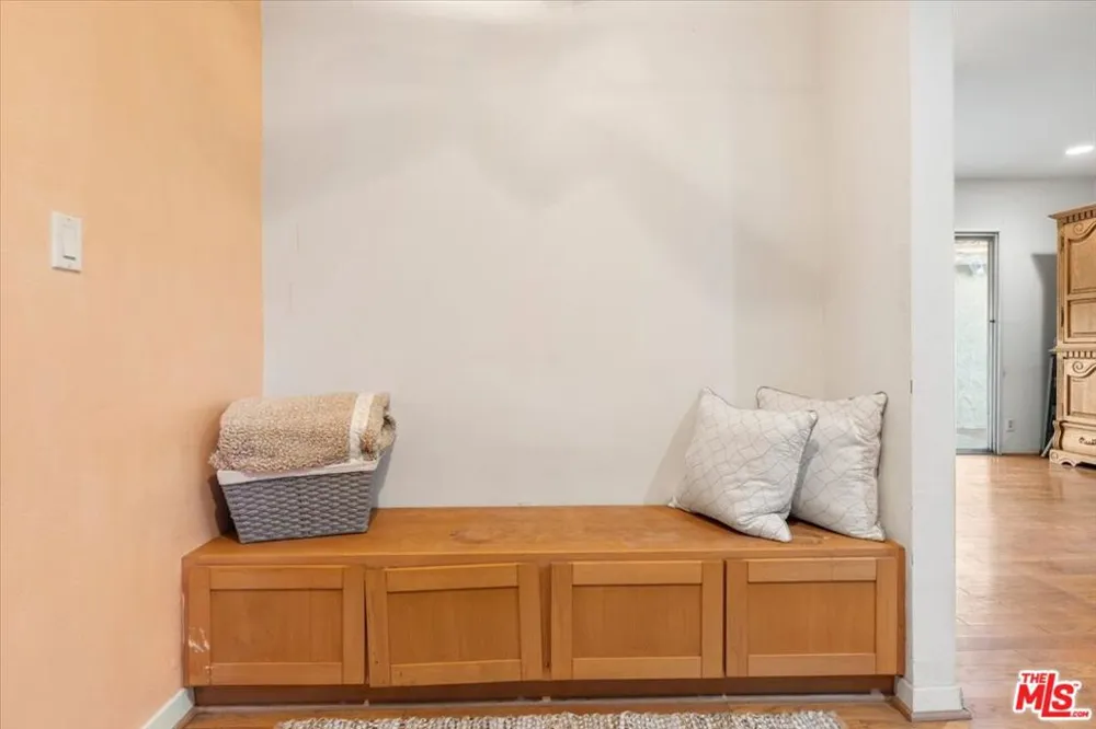 2548 Casitas Avenue Altadena, CA 91001