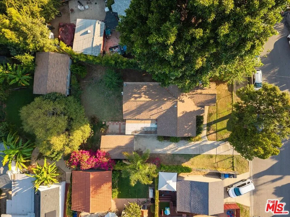 2548 Casitas Avenue Altadena, CA 91001