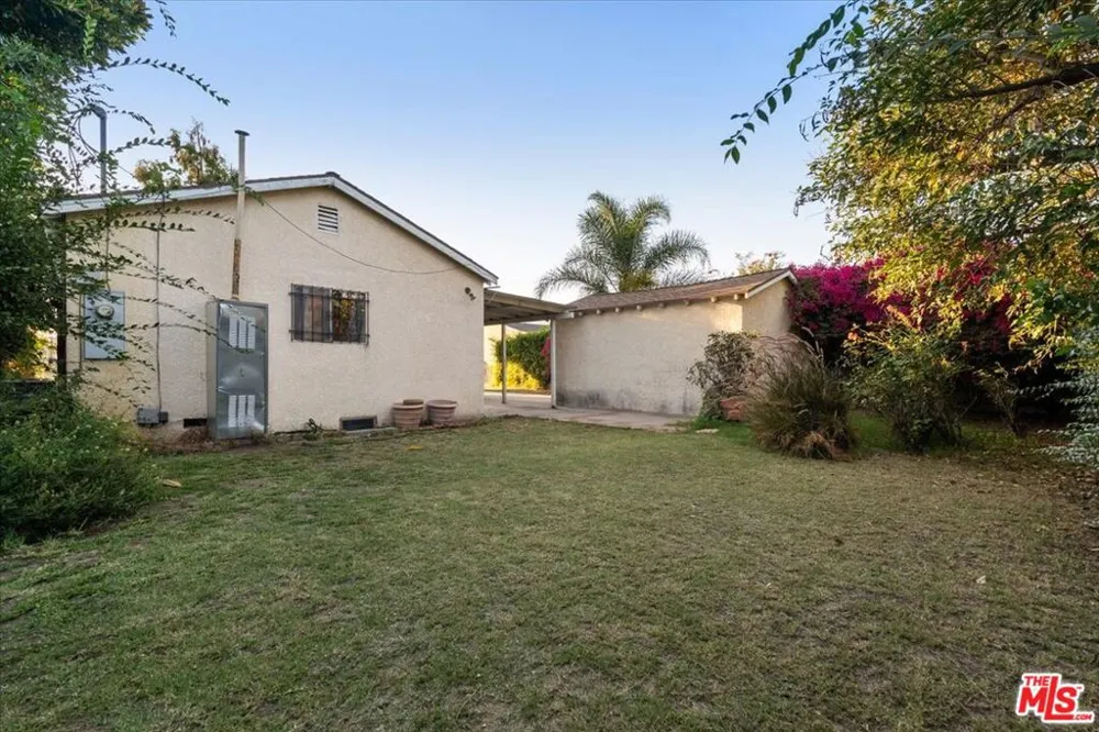 2548 Casitas Avenue Altadena, CA 91001