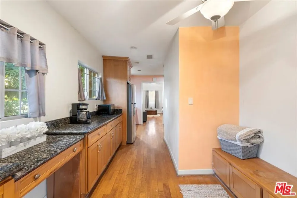 2548 Casitas Avenue Altadena, CA 91001