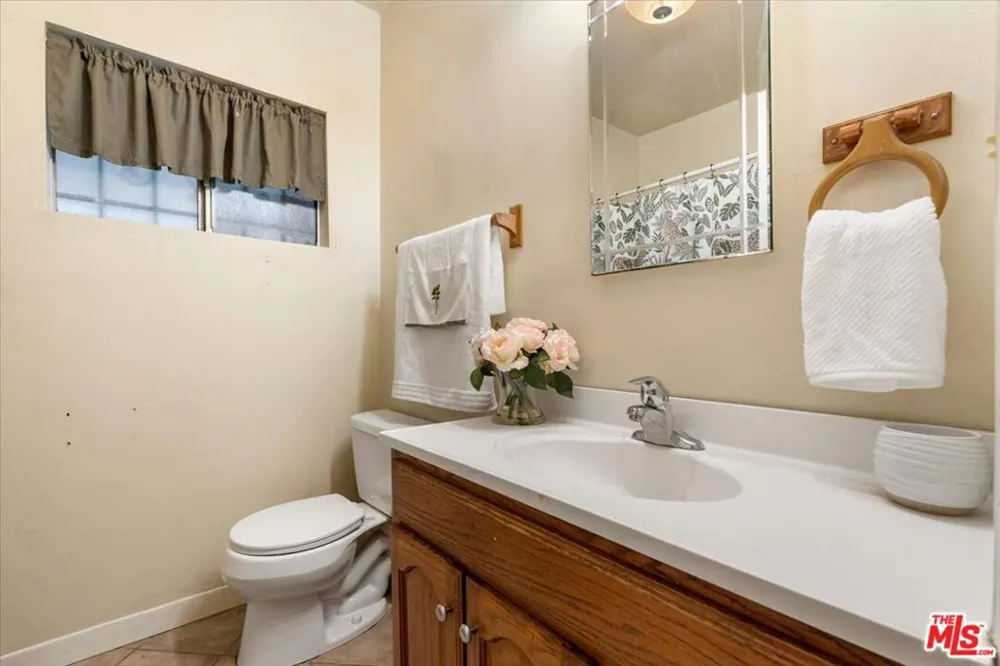 2548 Casitas Avenue Altadena, CA 91001