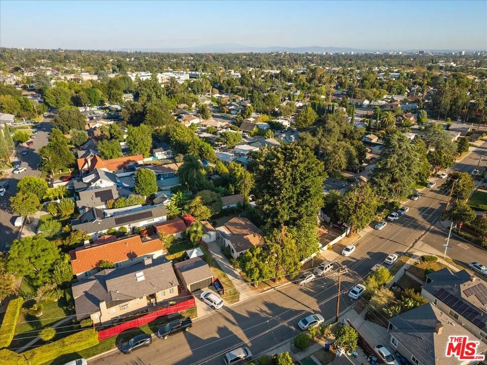 2548 Casitas Avenue Altadena, CA 91001