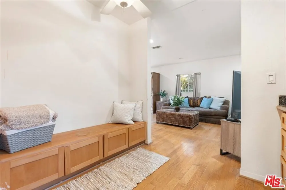 2548 Casitas Avenue Altadena, CA 91001