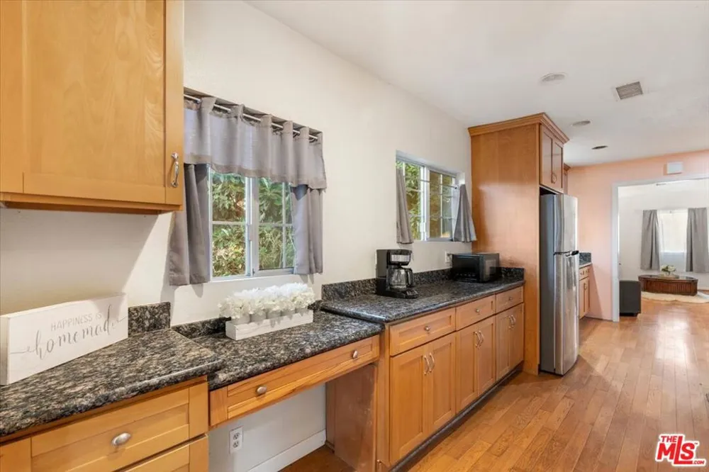 2548 Casitas Avenue Altadena, CA 91001