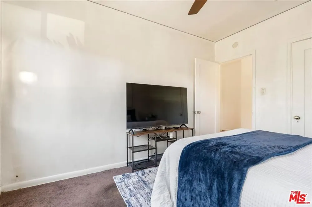 2548 Casitas Avenue Altadena, CA 91001