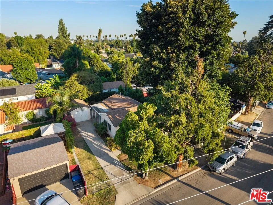 2548 Casitas Avenue Altadena, CA 91001