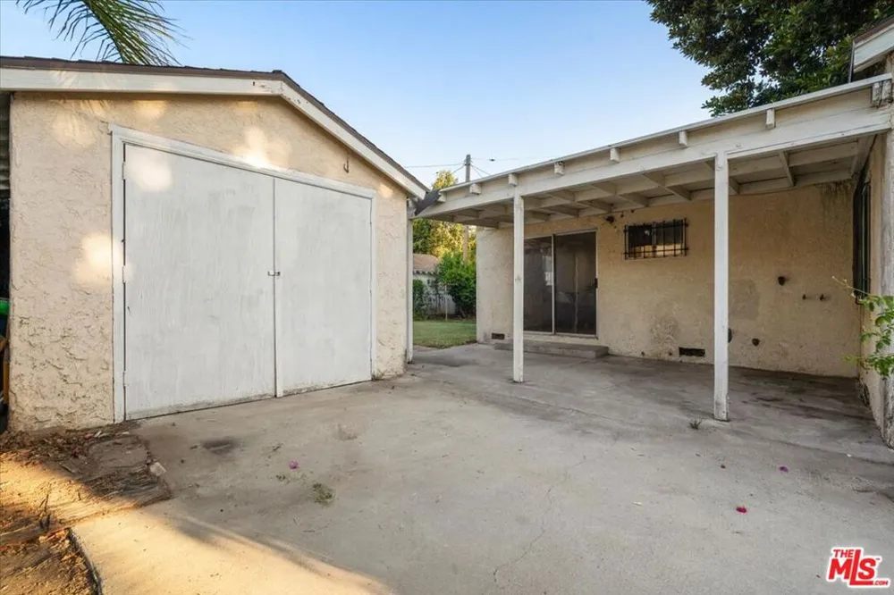 2548 Casitas Avenue Altadena, CA 91001
