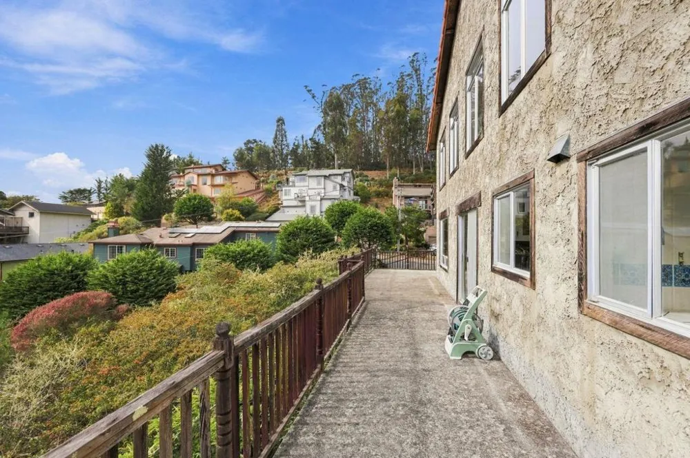 578 Portola Avenue El Granada, CA 94018