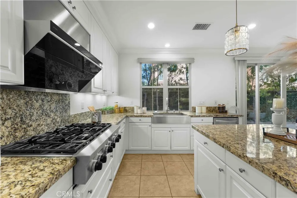 126 Saybrook Irvine, CA 92620