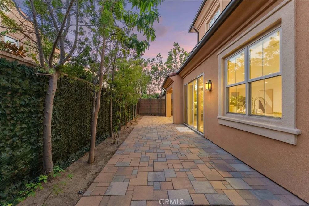 126 Saybrook Irvine, CA 92620