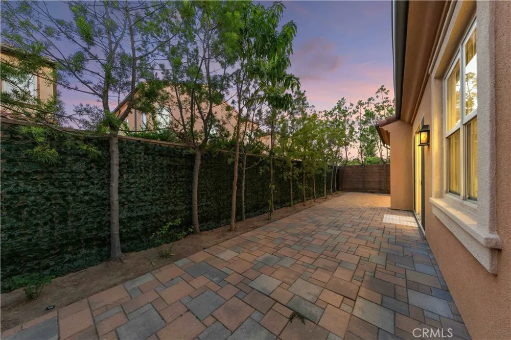 126 Saybrook Irvine, CA 92620
