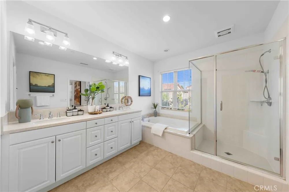 126 Saybrook Irvine, CA 92620