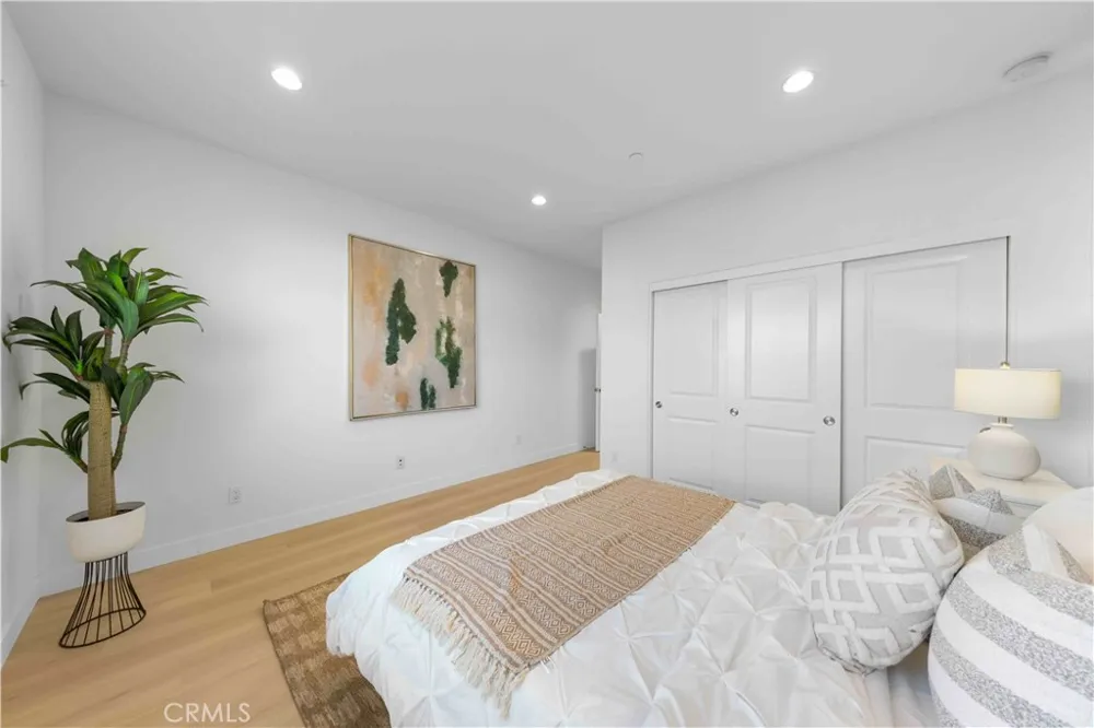 126 Saybrook Irvine, CA 92620