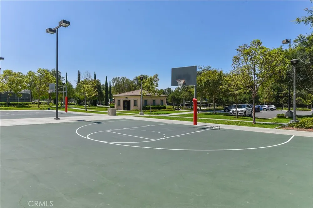 126 Saybrook Irvine, CA 92620