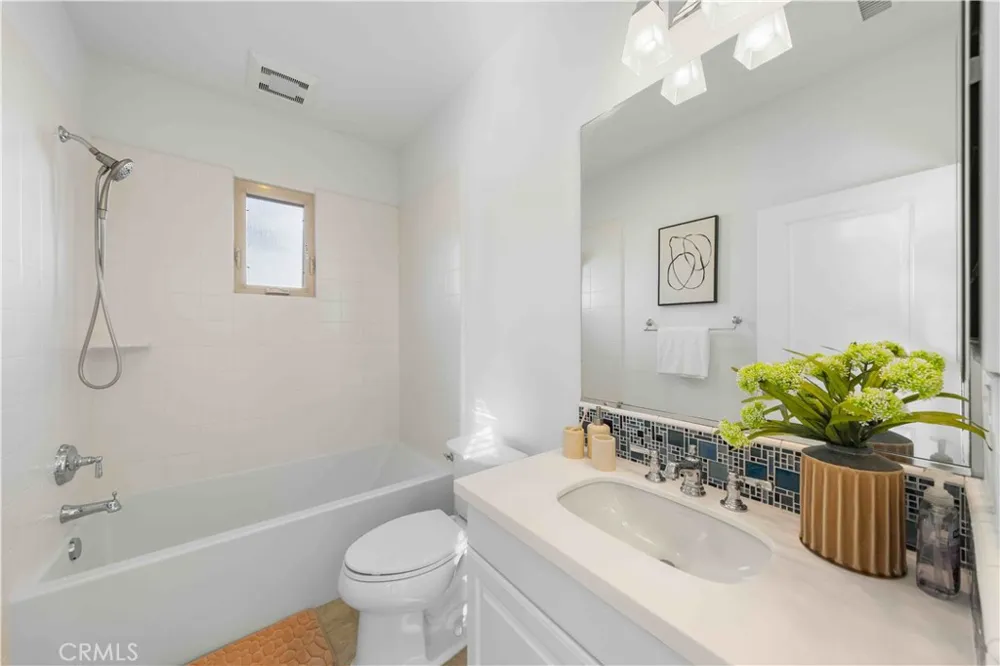 126 Saybrook Irvine, CA 92620