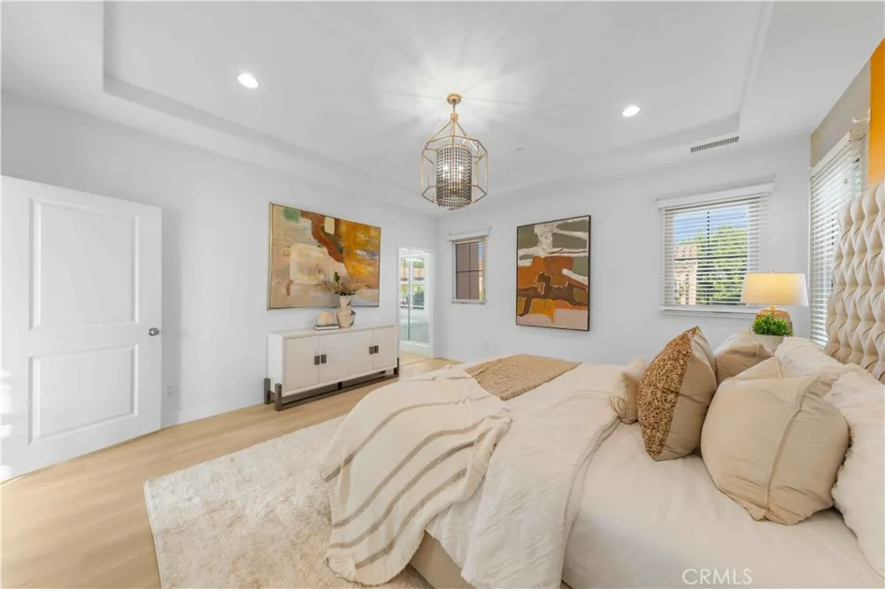 126 Saybrook Irvine, CA 92620