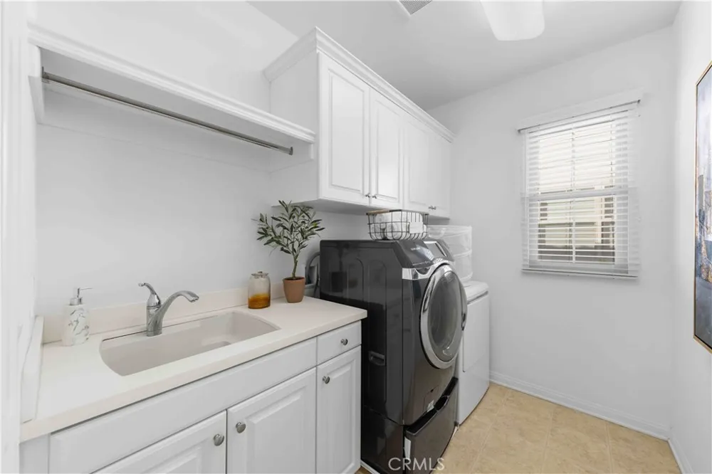 126 Saybrook Irvine, CA 92620