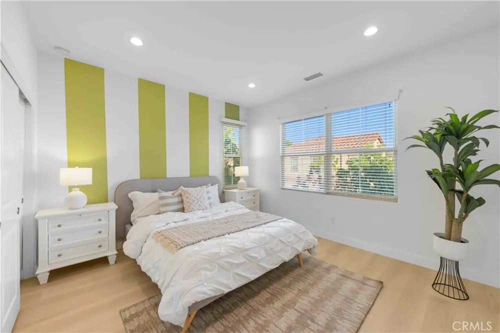 126 Saybrook Irvine, CA 92620