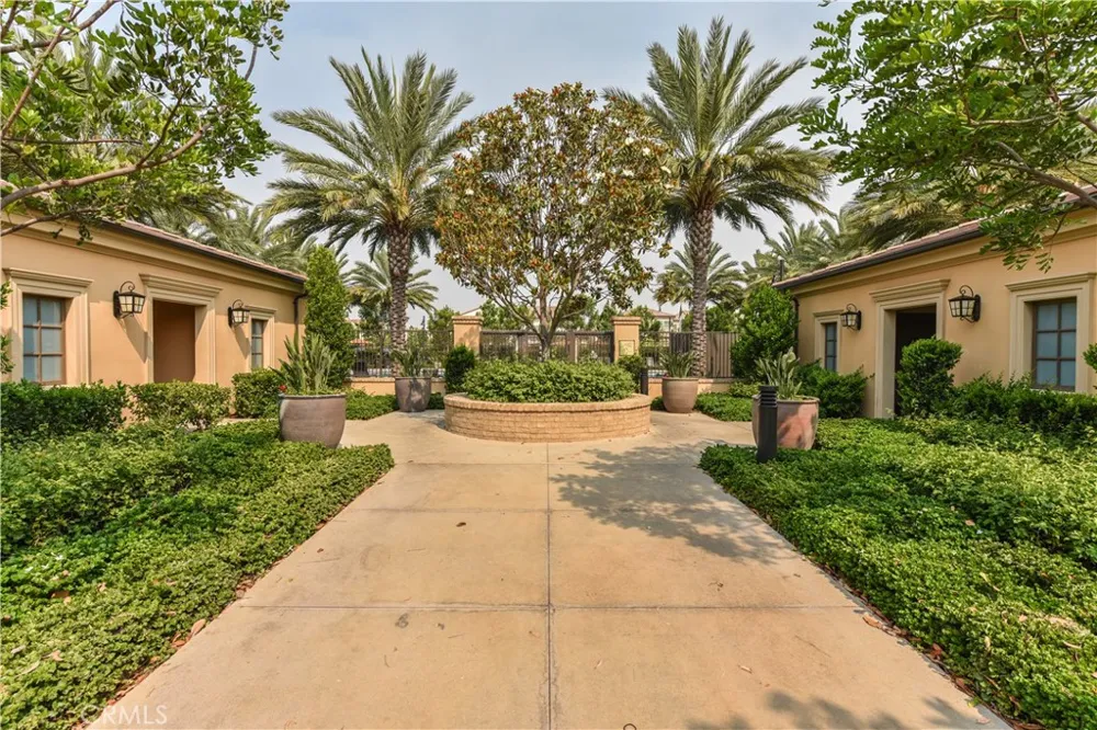 126 Saybrook Irvine, CA 92620